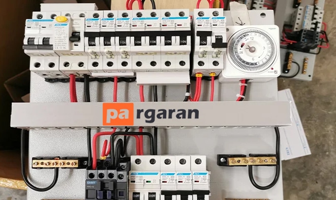 کلید MCCB چیست؟ برنامه‌های کاربردی و مزایا