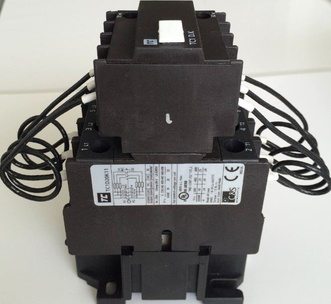کنتاکتور خازنی 25کیلوواری TC برند PKC